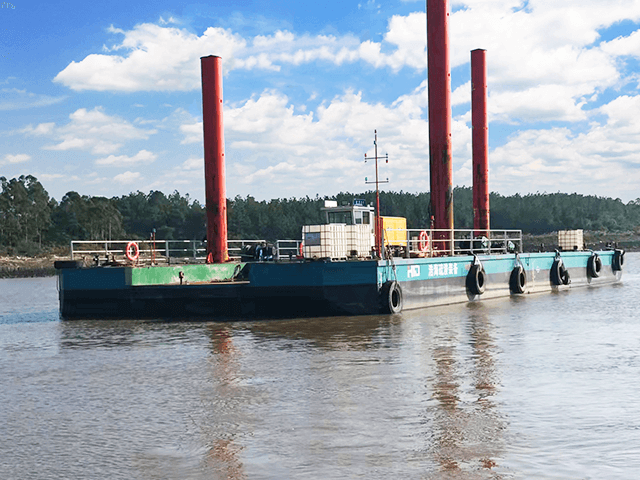 Pontões de trabalho 300t de alto desempenho Barcaça flutuante de trabalho em modular com 4 batatas